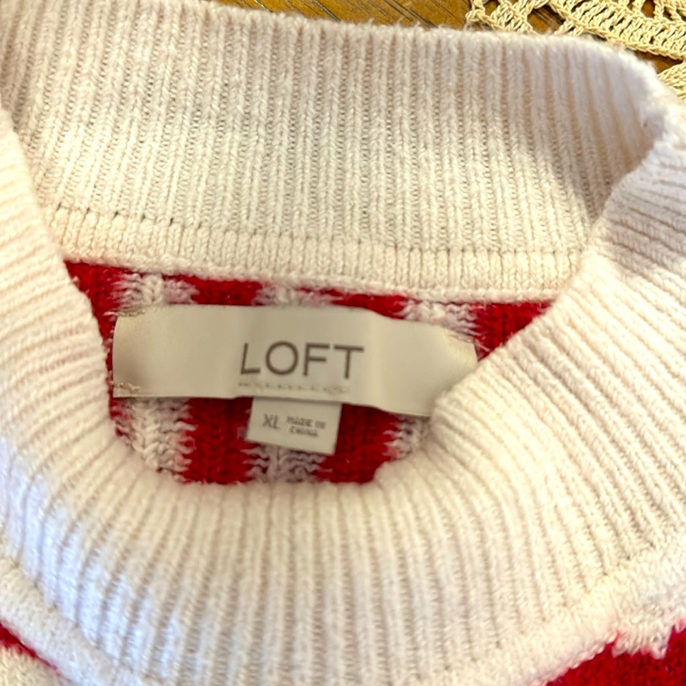 Women’s sweater slip on Loft Size XL cream color with red black and gold